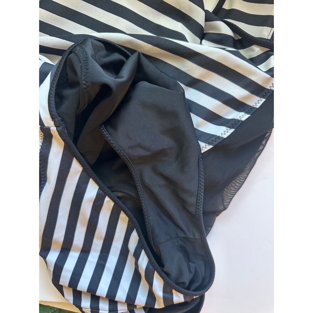 Lululemon Coastline One
Piece Swimsuit Striped
Mesh Black White- Size 8 (Reposh) - Picture 4 of 5